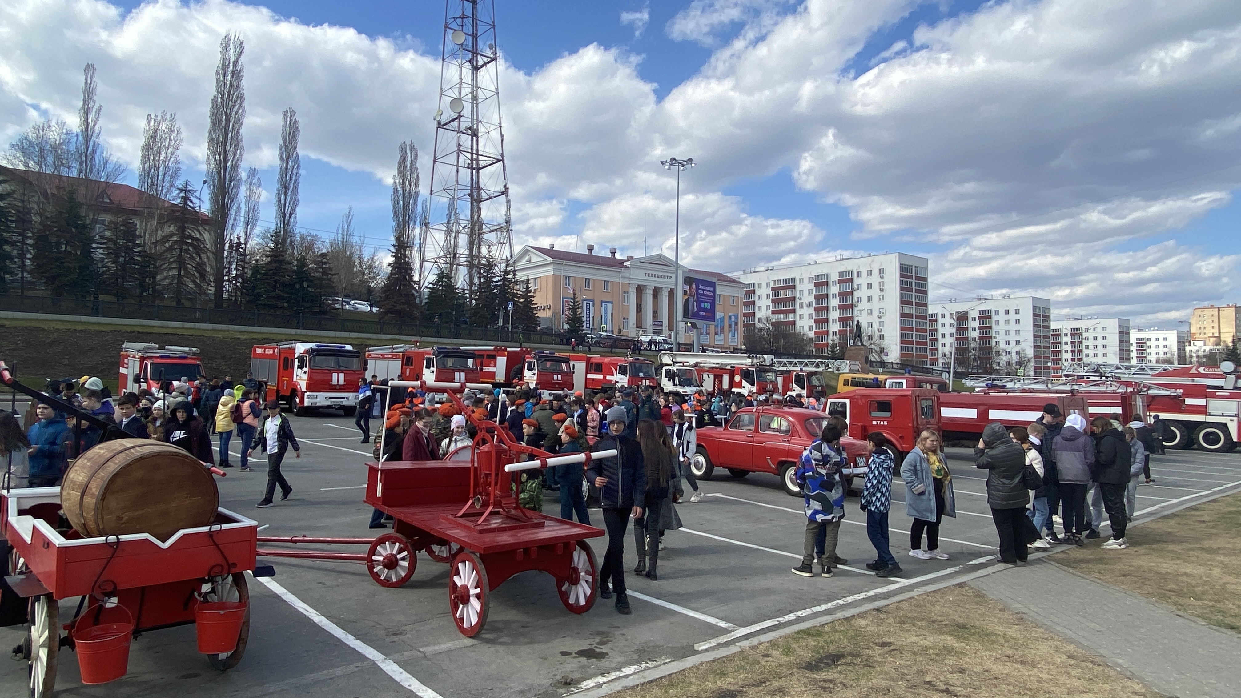 Пожарные на мероприятие. День пожарной охраны Краснодарского края. Пожарная охрана Санкт-Петербурга. День пожарной охраны 2022. Торжественная часть ко Дню пожарной охраны в Аткарске в 2015 году.